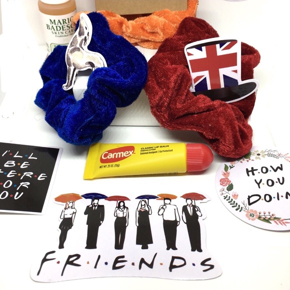 VSCO Girl 14 Piece Friends TV Show Boxed Gift Set - Picture 3 of 6